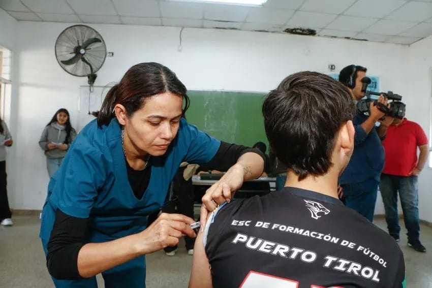 Chaco amplía la vacunación contra el dengue para jóvenes nacidos entre 2000 y 2004