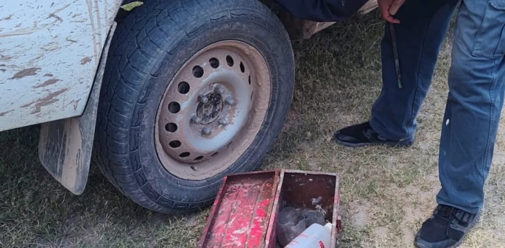 Dos camionetas perseguidas por la policía: una se dio a la fuga y la otra fue abandonada