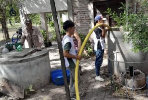 Barrios de Machagai reciben asistencia con agua potable