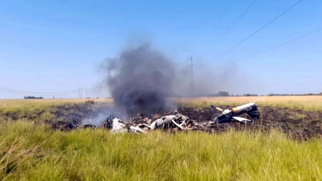 Corrientes: un helicóptero que combatía incendios en Ituzaingó quedó reducido a cenizas