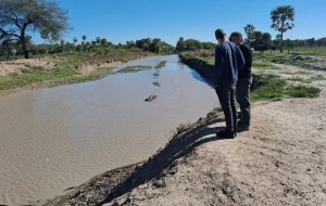 Detectan obstrucciones ilegales en el canal Río Muerto-Las Colonias