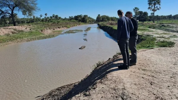 Detectan obstrucciones ilegales en el canal Río Muerto-Las Colonias