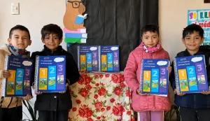 Educación avanza con la entrega de libros en escuelas primarias