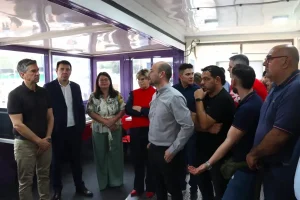 Educaci贸n abri贸 el Aula Taller M贸vil Saberes Digitales en la Bienal