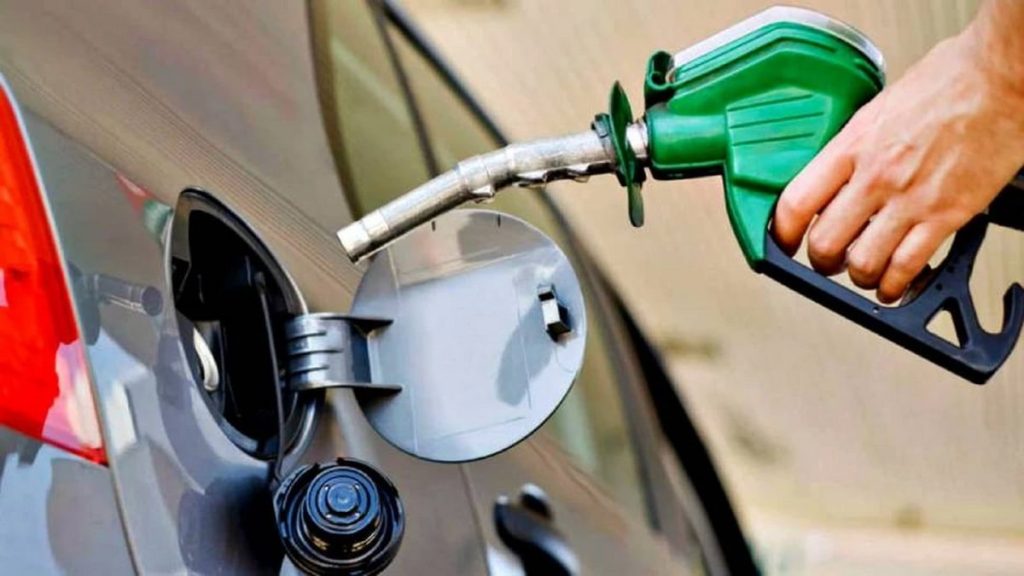 Estaciones de servicio: autorizan el autodespacho de combustible