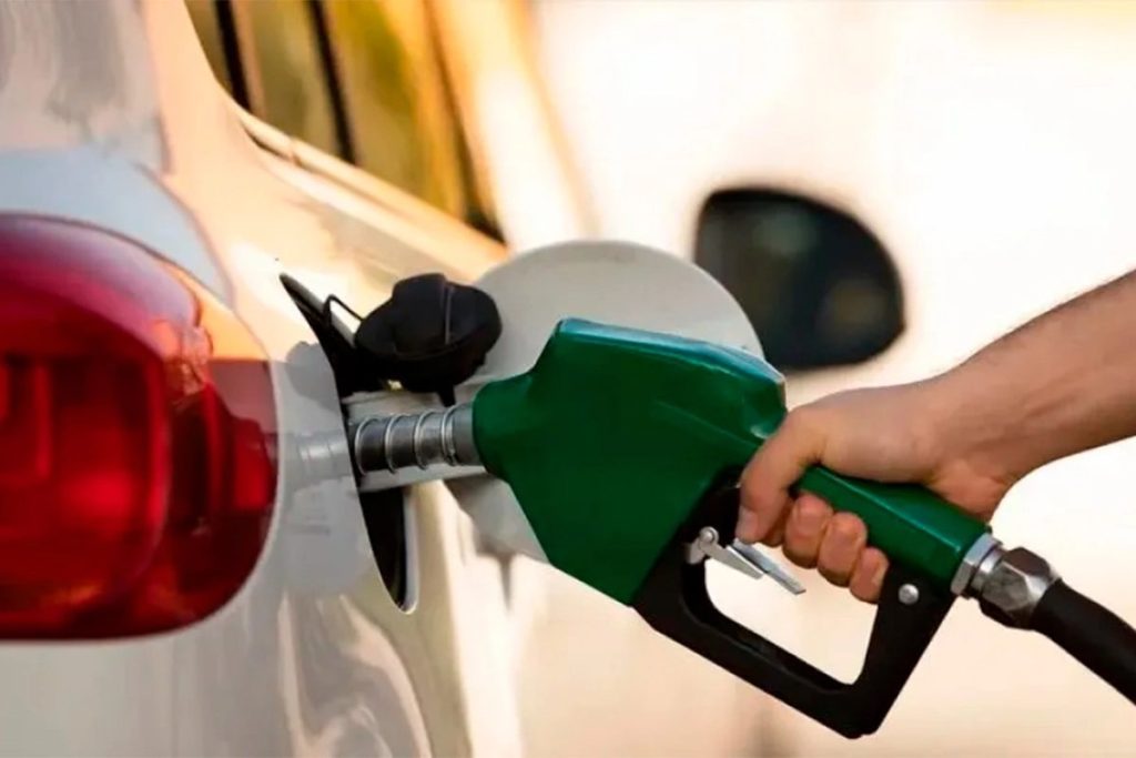 YPF baja la nafta y el Gobierno espera que otras petroleras la imiten