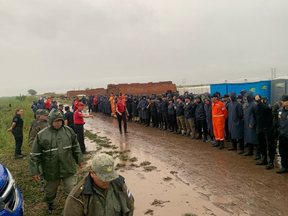 Búsqueda de Lian bajo la lluvia