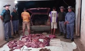 Detienen a dos hombres con 150 kg de carne sin documentación