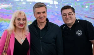 Leandro Zdero junto a integrantes de la EET N°12 de Castelli
