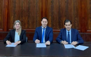 Autoridades durante la firma del convenio entre Chaco, ECOM y la UBA por capacitación en inteligencia artificial