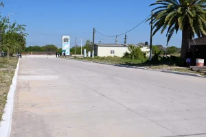Acceso pavimentado de Charadai tras la obra vial