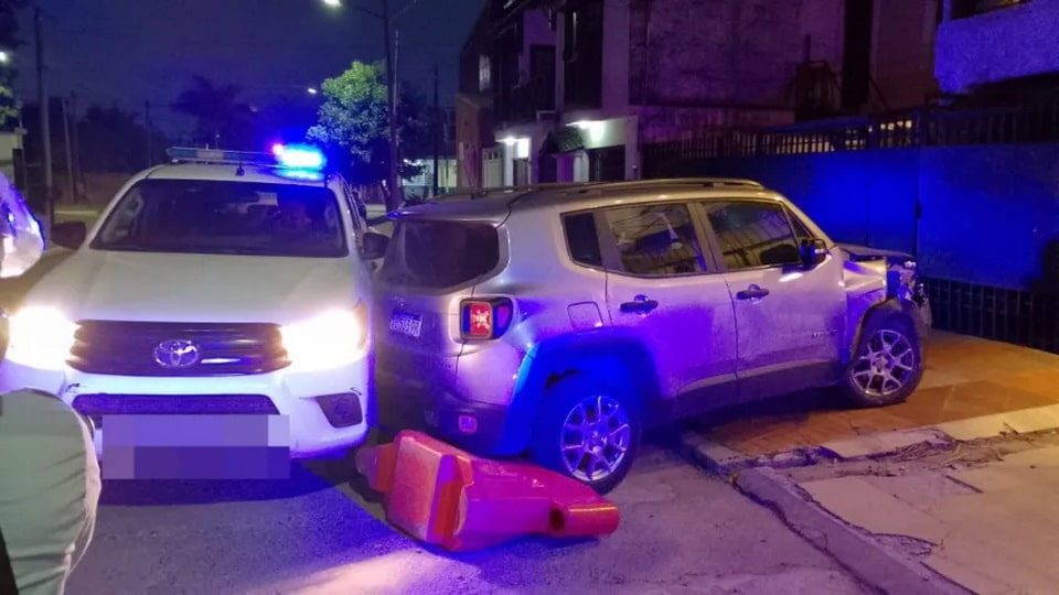 Conductor ebrio circuló en contramano por avenida 9 de Julio y huyó del control