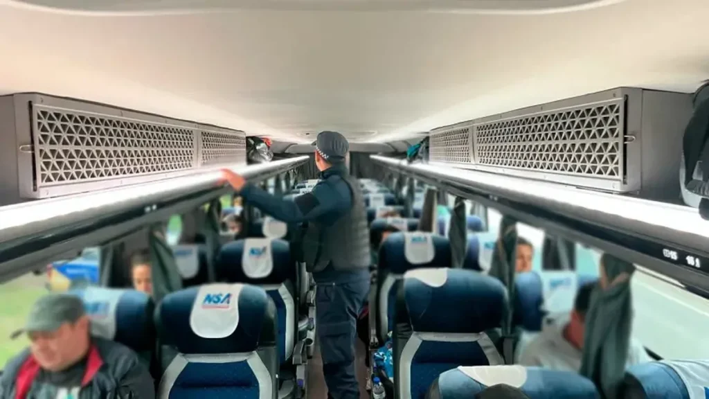 Policía Caminera controla un colectivo de larga distancia en Chaco