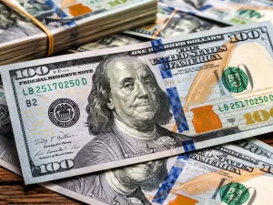 El dólar oficial cerró en alza y superó los $1.400