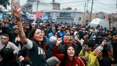 Avellaneda recibe a miles de fanáticos para despedir al Indio Solari