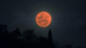 Eclipse lunar total: ¿qué día se verá la “luna de sangre” en Argentina?