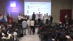 Estudiantes de la EETA N.º 32 muestran su presentación durante las ONIET en Córdoba.