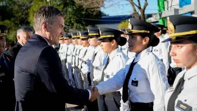 Cadetes policiales y alumnos penitenciarios juraron fidelidad a la Bandera