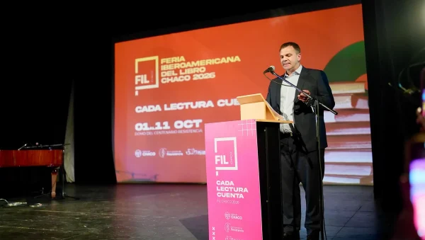 Orador durante la presentación de la Feria Iberoamericana del Libro Chaco 2026