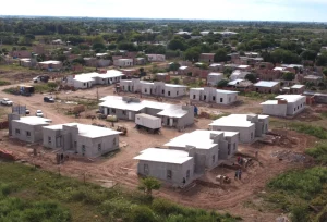 Conjunto de viviendas en construcción en Charata