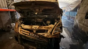 Puerto Vilelas: voraz incendio dañó tres vehículos en un galpón