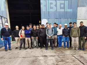Alumnos de Ingeniería de la UNNE conocieron procesos industriales en WARBEL S.A.
