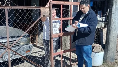 Personal del IPDUV releva viviendas del barrio 10 de Mayo