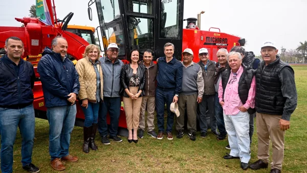 Equipamiento vial para el mantenimiento de caminos rurales en Tres Isletas