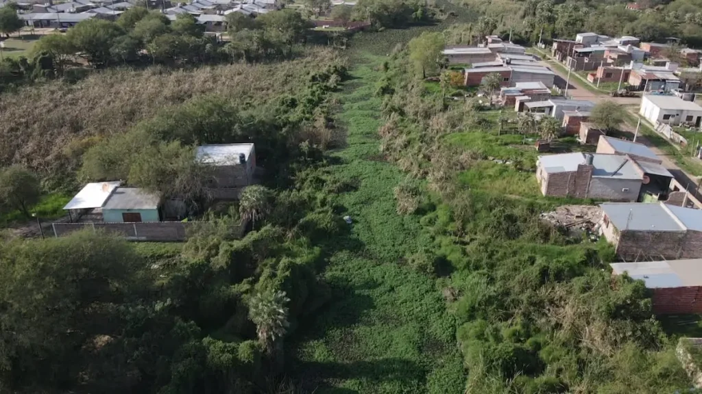 Avanzan los trabajos de limpieza en el riacho Arazá de Barranqueras