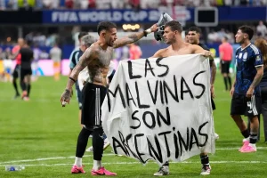 La bandera por Malvinas que marcó el festejo de Argentina