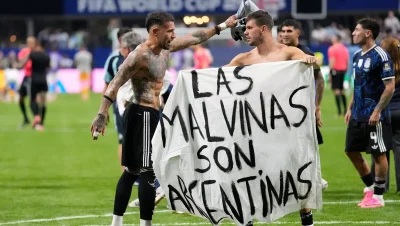 La bandera por Malvinas que marcó el festejo de Argentina