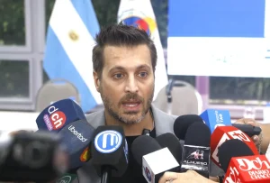 Pablo Silvestre Raffin, referente de la campaña Mes Rosa, durante una entrevista con medios chaqueños.