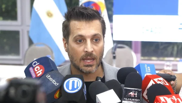Pablo Silvestre Raffin, referente de la campaña Mes Rosa, durante una entrevista con medios chaqueños.