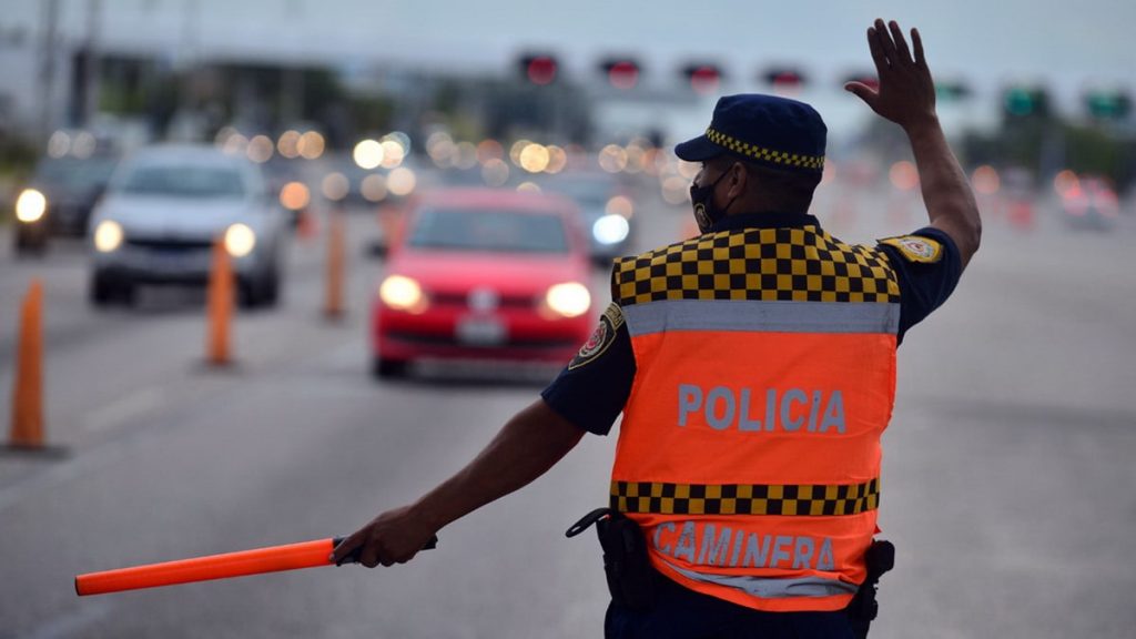 Multas por usar luces automáticas en lugar de las bajas en Córdoba