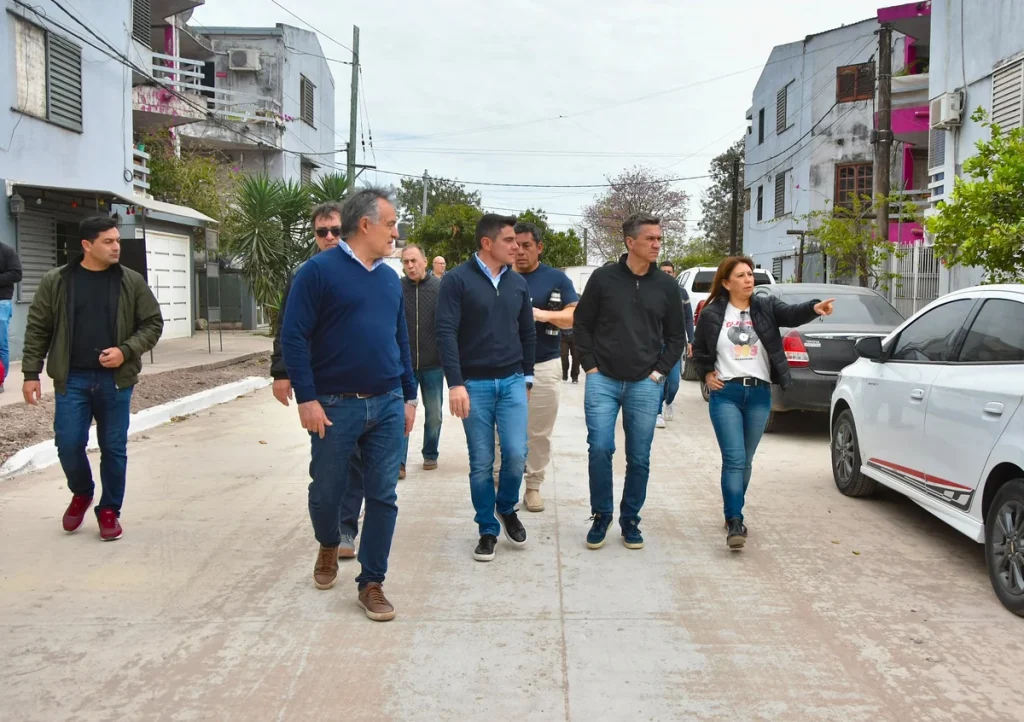 Trabajos de pavimentación y desagües en el barrio Nueva Resistencia