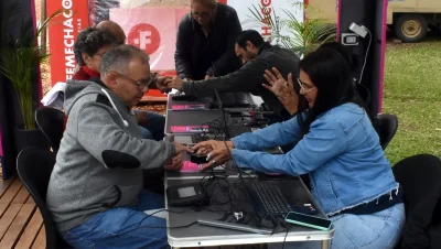 Personal del Registro Civil atiende trámites de DNI en la FIL Chaco