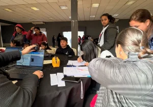 Vecinos realizan trámites de DNI durante un operativo en Machagai