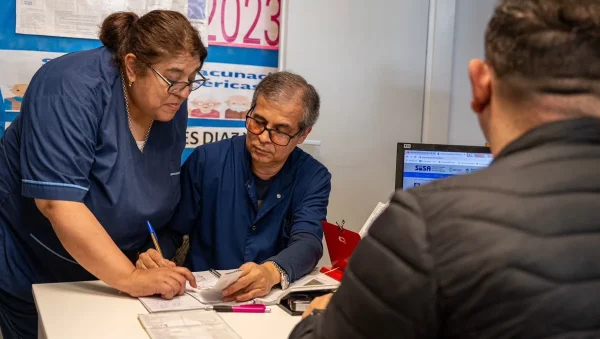 Profesionales de salud durante una atención del Operativo RES en Machagai