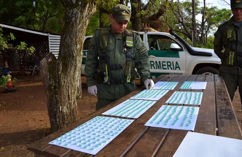 Interceptan a conductor con casi 700 pastillas de éxtasis en Corrientes