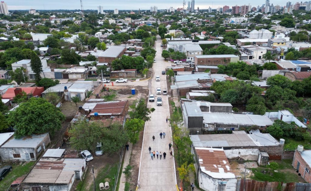Villa Ercilia: Zdero recorrió el avance del pavimento