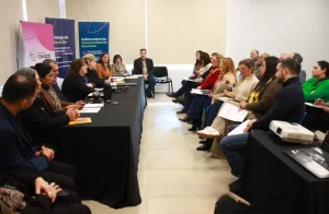Naidenoff encabezó una mesa educativa con intendentes y diputados