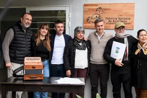 Chaco impulsa una fábrica-escuela para producir acordeones en Puerto Tirol