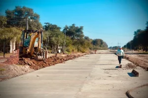 Zdero recorrió la obra de pavimentación de la Ruta Provincial 9