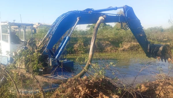 Draga de Sameep realiza trabajos en la toma de agua de El Pintado