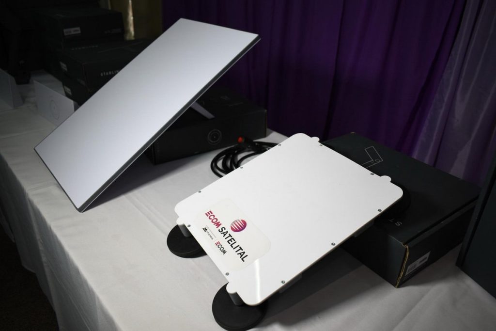 Zdero entregó 400 antenas Starlink para escuelas chaqueñas