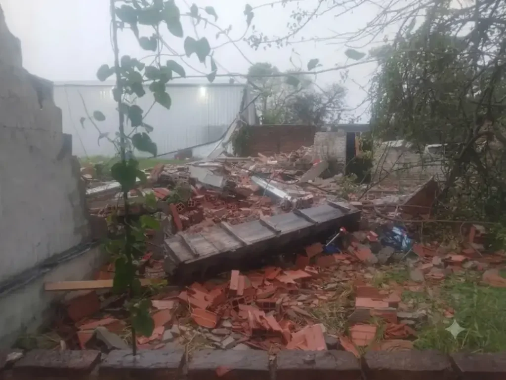 Temporal en Barranqueras: cayó un muro sobre una casa y hubo dos heridos