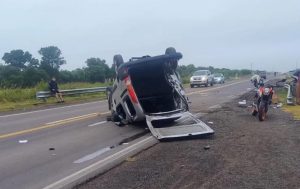 Ruta 11: una camioneta volcó y dejó dos heridos en Resistencia