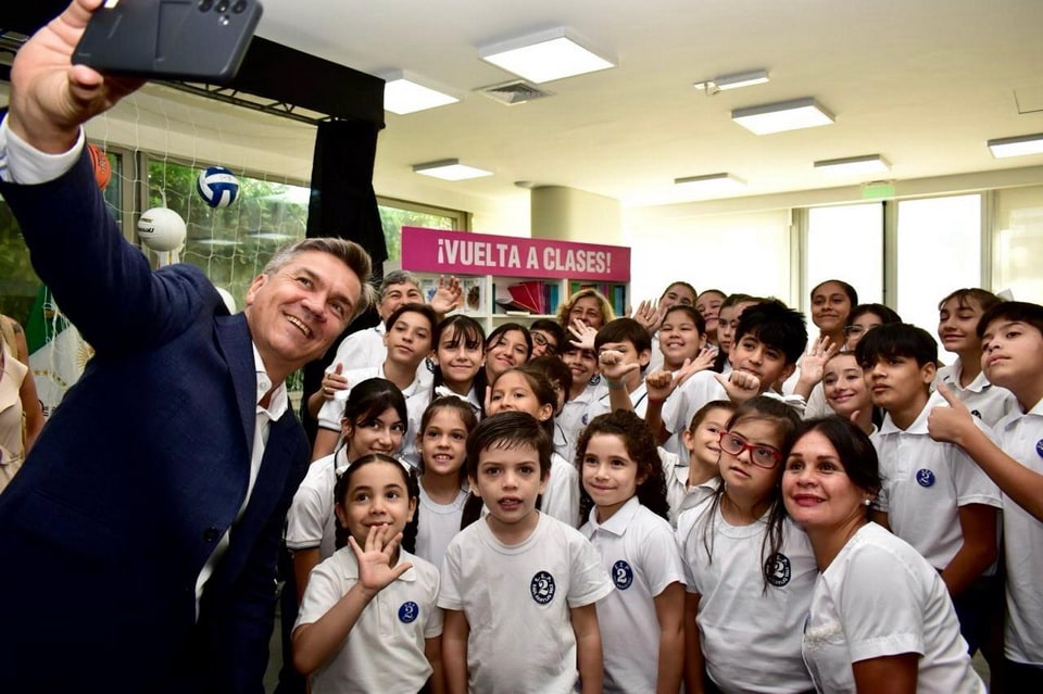 Materiales deportivos y kits escolares para las escuelas del chaco