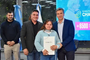 Zdero entregó 50 escrituras a familias del Gran Resistencia