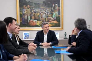 Leandro Zdero encabeza una reunión con representantes de UNICEF en Chaco